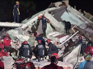 BALIKESİR (AA) – Balıkesir'in Sındırgı ilçesinde saat 19.53'te 6,1 büyüklüğünde