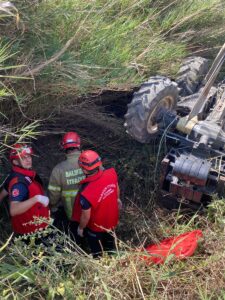 BALIKESİR (AA) – Balıkesir'in Edremit ilçesinde devrilen traktörün altında kalan