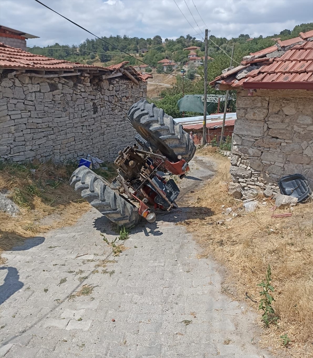 Balıkesir'de devrilen traktörün altında kalan sürücü öldü