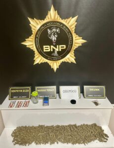 BALIKESİR (AA) – Balıkesir'de düzenlenen uyuşturucu operasyonunda gözaltına alınan 5