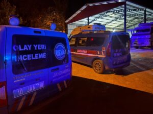 BALIKESİR (AA) – Balıkesir'in Bigadiç ilçesinde eşini bıçakla öldüren kişi