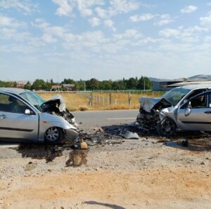 BALIKESİR (AA) – Balıkesir'in Altıeylül ilçesinde iki otomobilin çarpıştığı kazada