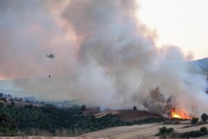 BALIKESİR (AA) – Balıkesir'in Susurluk ilçesinde çıkan orman yangınına havadan