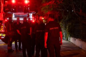 ANKARA (AA) – Ankara'nın Yenimahalle ilçesindeki 16 katlı apartmanın en