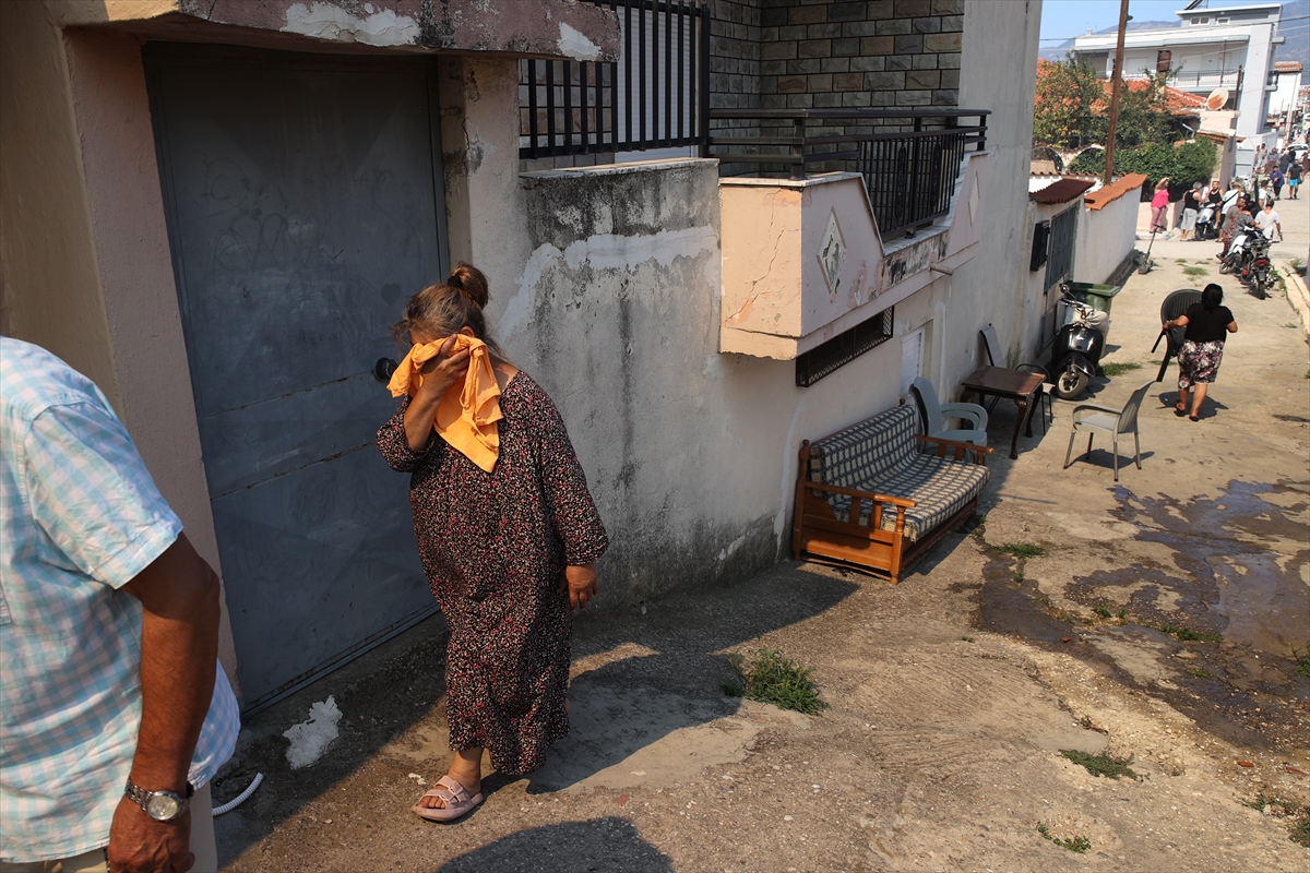 Batı Trakya'da orman yangını nedeniyle yerleşim alanı tahliye edildi