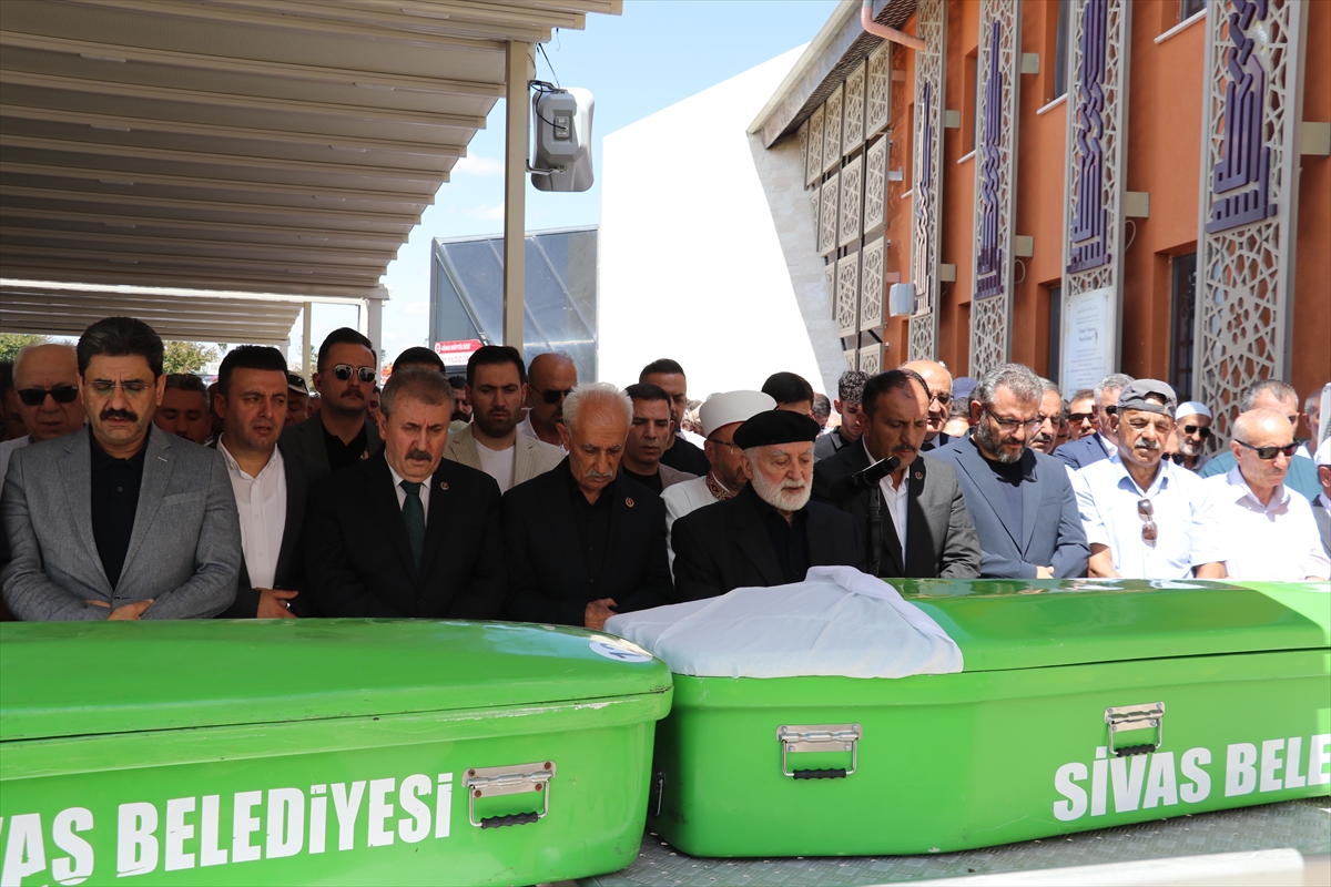 BBP Genel Başkanı Destici, Sivas'ta cenaze törenine katıldı