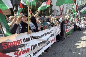 BERLİN (AA) – Almanya'nın başkenti Berlin'de Filistin'e destek amacıyla gösteri