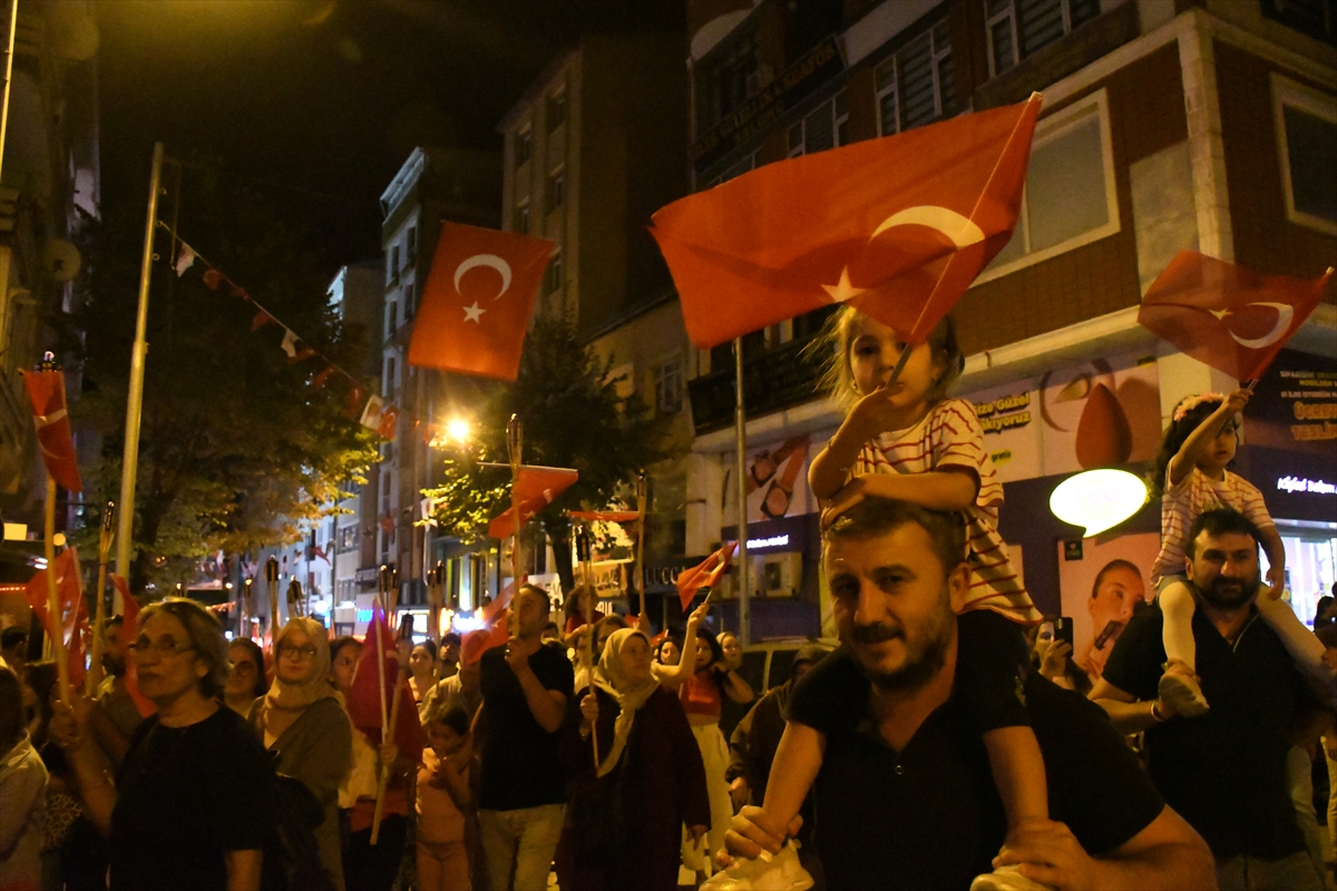 Bilecik ve Kütahya'da Zafer Bayramı fener alayıyla kutlandı