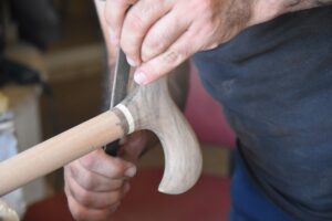 BİTLİS (AA) – Bitlis'in Ahlat ilçesinde yaşayan baston ustası Refa