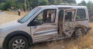 BİTLİS (AA) – Bitlis'in Hizan ilçesinde kamyonet ile hafif ticari