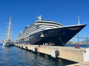 MUĞLA (AA) – Muğla'nın Bodrum ilçesine, "Explora I" ve "Star