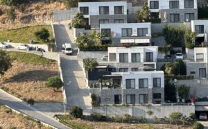 MUĞLA (AA) – Muğla'nın Bodrum ilçesinde 2 kişi, evde başından