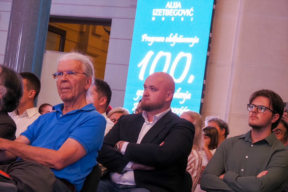 Bosna Hersek'in ilk Cumhurbaşkanı Aliya İzetbegoviç doğumunun 100. yılında anıldı