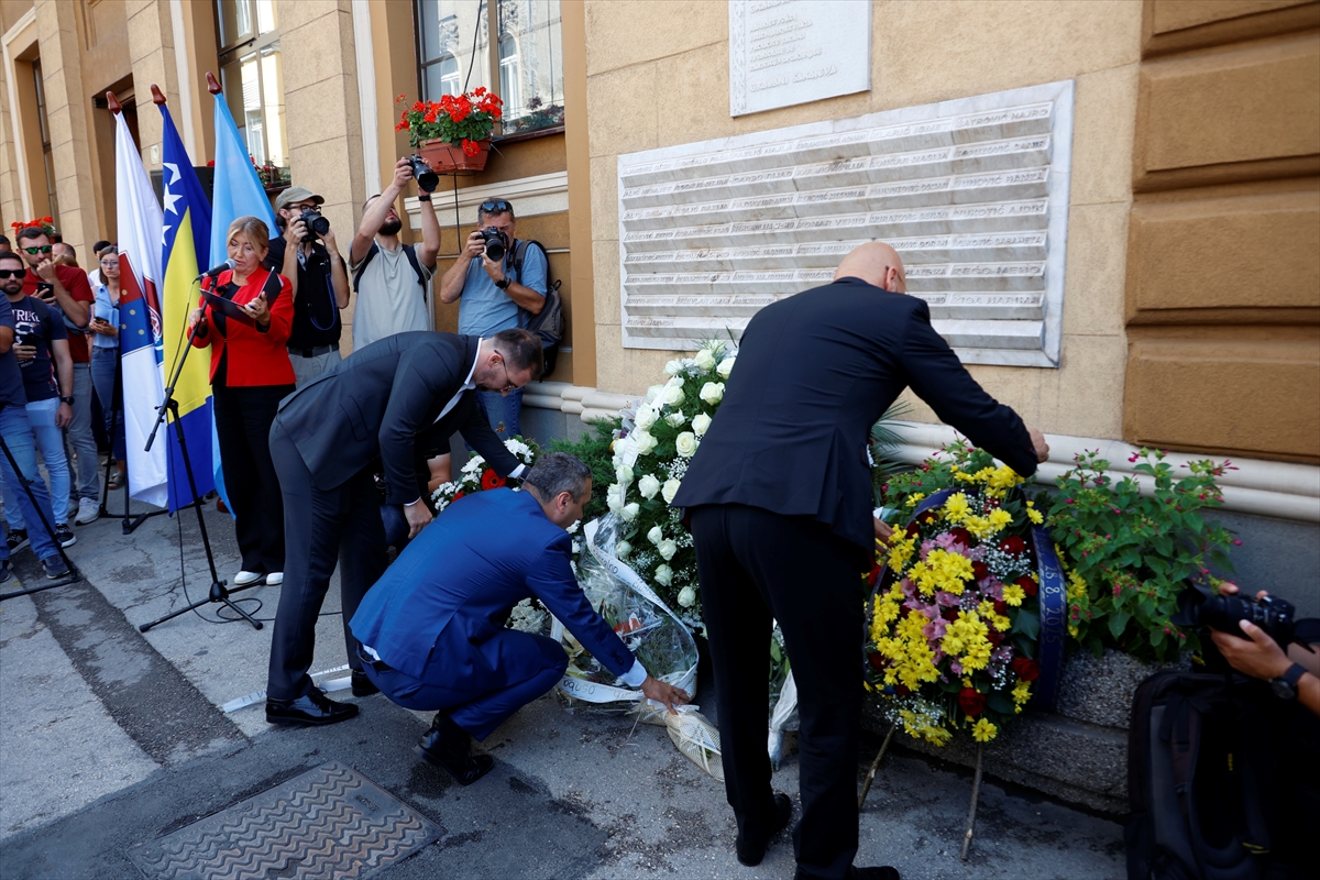 Bosna Hersek'te 30 yıl önce pazar yerinde Sırplar tarafından katledilenler törenle anıldı