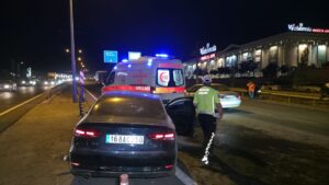 BURSA (AA) – Bursa'nın İnegöl ilçesinde bariyere çarpan otomobilin sürücüsü