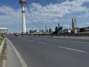 İSTANBUL (AA) – D-100 kara yolu Büyükçekmece mevkisinde fırtına nedeniyle