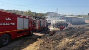 ÇANAKKALE (AA) – Çanakkale'nin Çan ilçesindeki ahırda çıkan yangın, ekiplerin