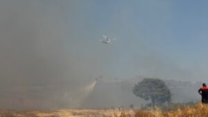 ÇANAKKALE (AA) – Çanakkale'de orman dışı alanda çıkan yangına havadan