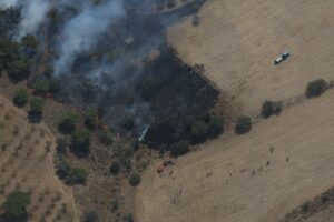 - Yangın bölgesi, Anadolu Ajansı ekibince helikopterle havadan görüntülendi