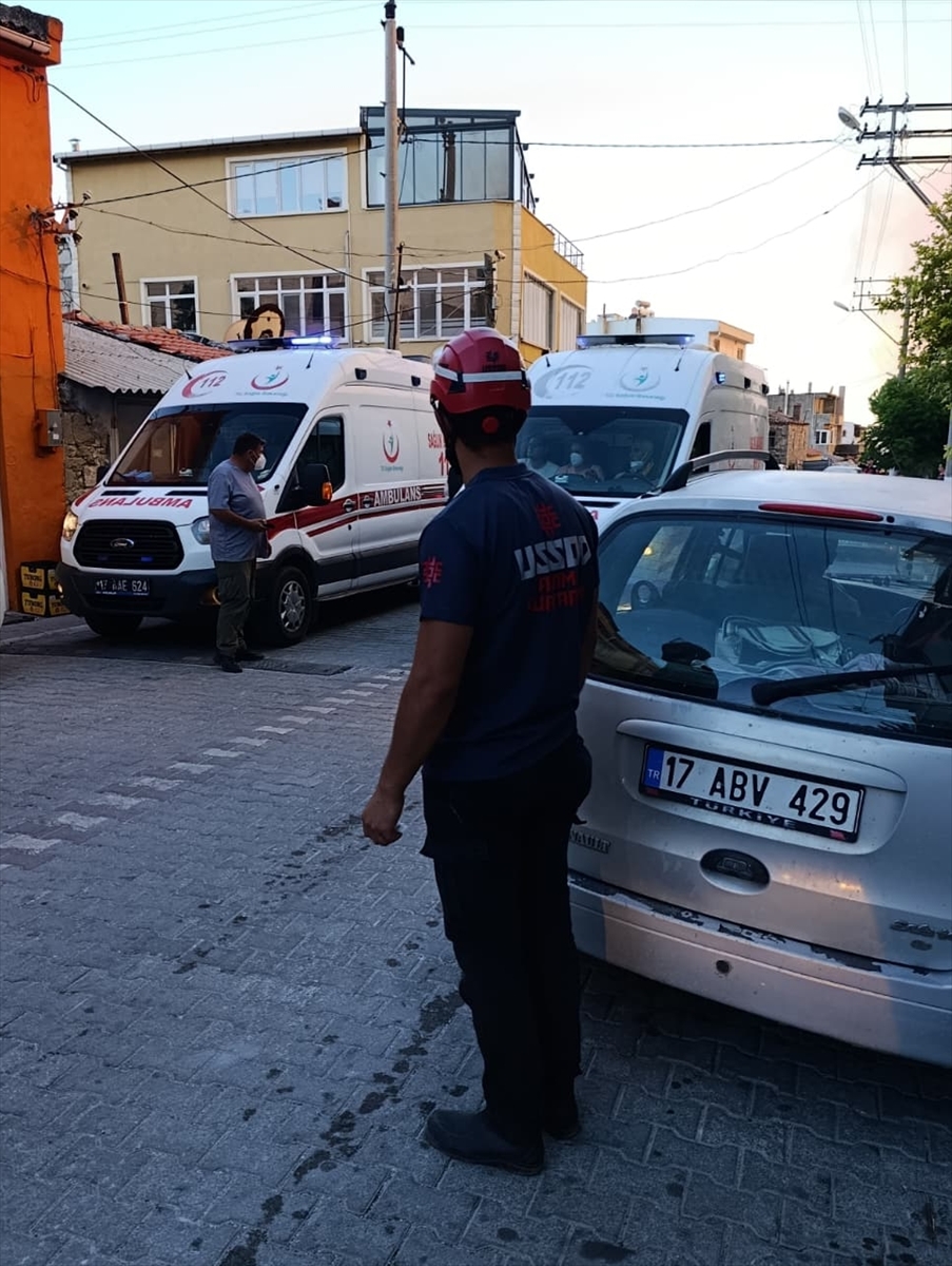 Çanakkale'deki orman yangınında tahliye çalışmasına katılan ekip alevlerin arasından kurtarıldı