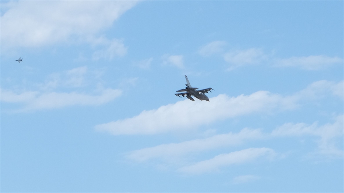 Çankırı'da 4. Uluslararası Tuz Festivali'nde F-16 savaş uçakları gösteri uçuşu yaptı