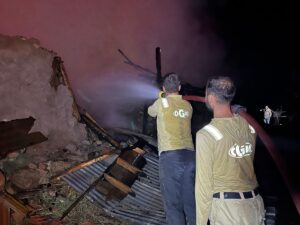 ÇANKIRI (AA) – Çankırı'nın Çerkeş ilçesinde çıkan yangında ahır, samanlık