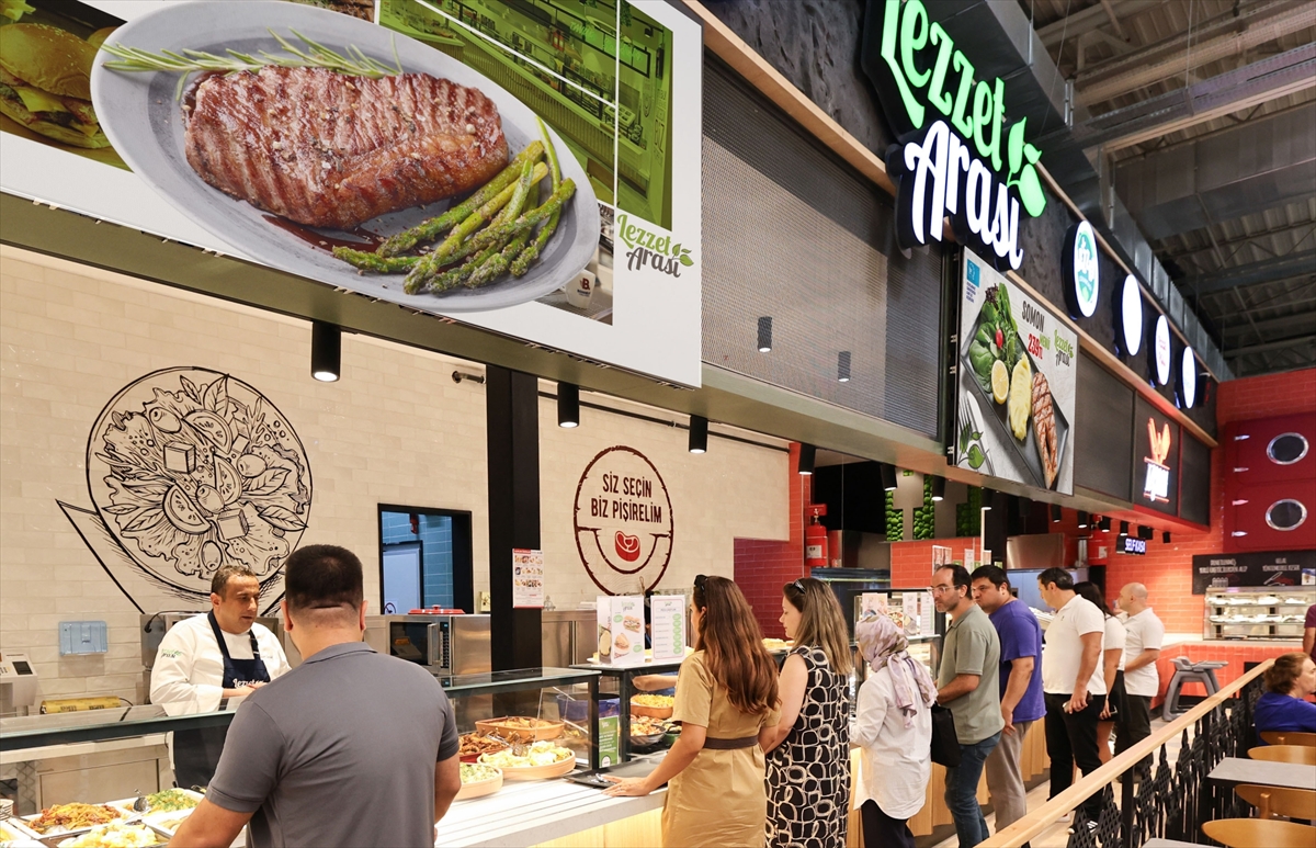 CarrefourSA, Kozyatağı'nda yeni “Lezzet Arası” restoranını açtı