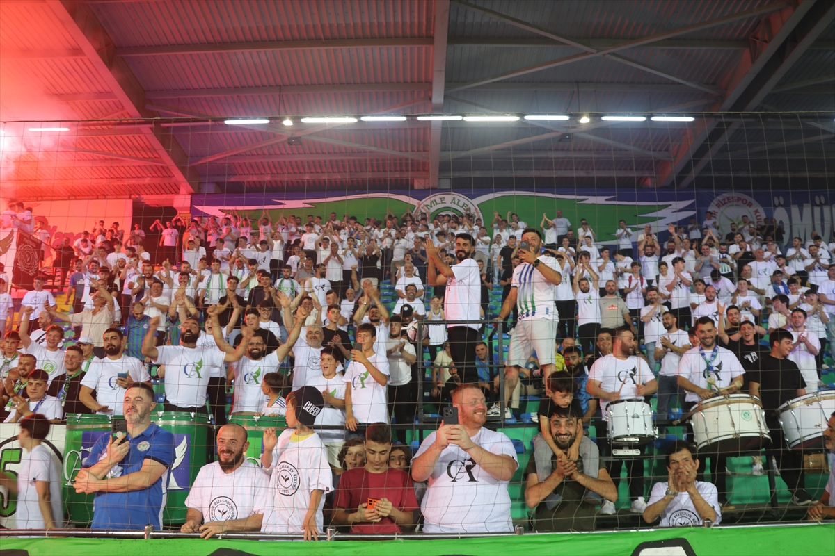 Çaykur Rizespor taraftarıyla buluştu