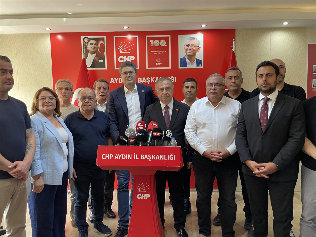 CHP Genel Başkan Yardımcıları Zeybek ve Aytekin, Aydın'da değerlendirme toplantısına katıldı