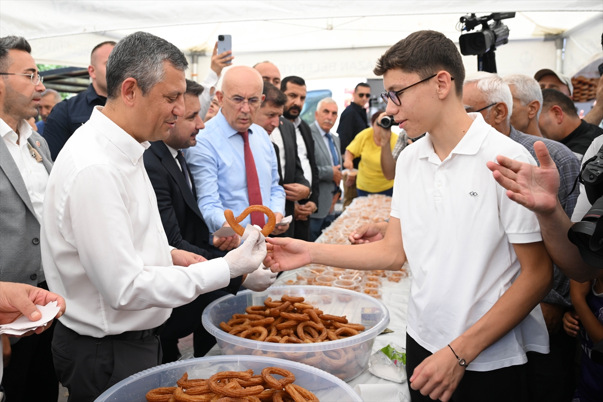 CHP Genel Başkanı Özel, Kahramankazan ilçesinde ziyaretlerde bulundu