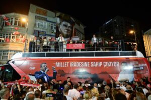 - "Aziz İhsan Aktaş'tan dosyası olan, en çok ona ihale