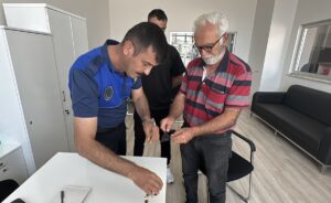 ÇORUM (AA) – Çorum'da bir kişi, yol kenarında bulduğu 10