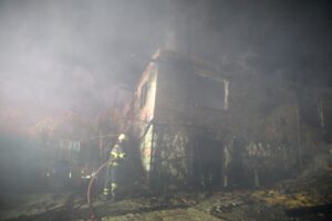 ÇORUM (AA) – Çorum'da, mandırada çıkan yangında ilk belirlemelere göre