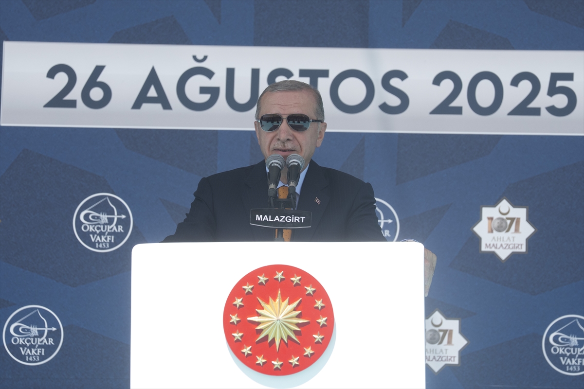 Cumhurbaşkanı Erdoğan: “(Terörsüz Türkiye) Ne yaparlarsa yapsınlar bu sefer başaramayacaklar. Milletimizin desteğiyle oluşan umut havasının önünde bu sefer kimse duramayacak”