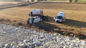 DENİZLİ (AA) – Denizli'nin Tavas ilçesinde hafif ticari aracın devrilmesi