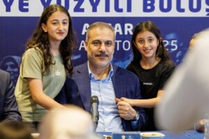 - Fidan, Aksaray Valisi Mehmet Ali Kumbuzoğlu ve Aksaray Belediye