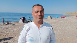 VAN (AA) – Van'ın Gevaş ilçesinde doğaseverler, Van Gölü'ne ve