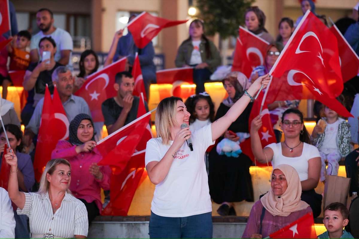 Düzce Belediyesinin 30 Ağustos Zafer Bayramı programında sürpriz performans