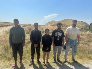 EDİRNE (AA) – Edirne ve Kırklareli'nde 12 düzensiz göçmen yakalandı.