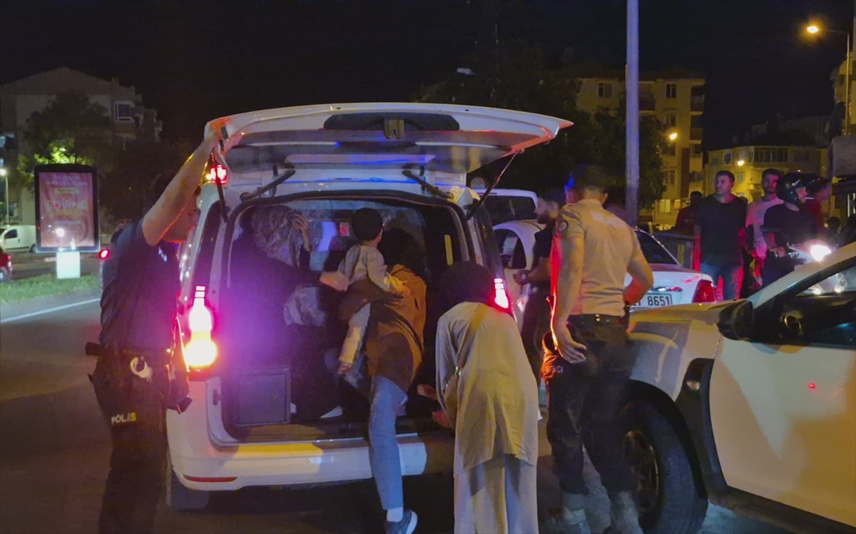 Edirne'de jandarmanın “dur” ihtarına uymayan otomobilde 6 düzensiz göçmen yakalandı