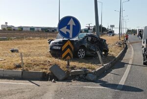 EDİRNE (AA) – Edirne'nin Havsa ilçesinde otomobil ile kamyonun çarpışması