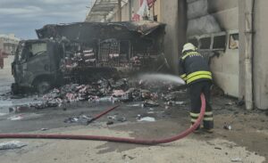 EDİRNE (AA) – Edirne'deki yangında park halindeki 2 kamyon kullanılamaz