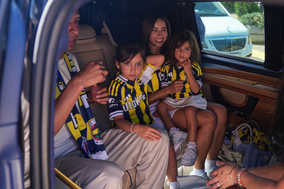 Edson Alvarez, Fenerbahçe için İstanbul'a geldi