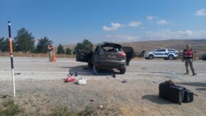 ERZİNCAN (AA) – Erzincan'da takla atan SUV tipi araçtaki 1
