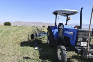 ERZURUM (AA) – Erzurum'un Pasinler ilçesinde babasının kullandığı traktörün altında