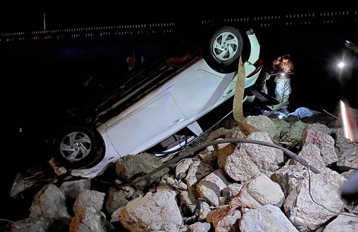 Erzurum'da çaya düşen otomobildeki 1 kişi öldü, 1 kişi yaralandı