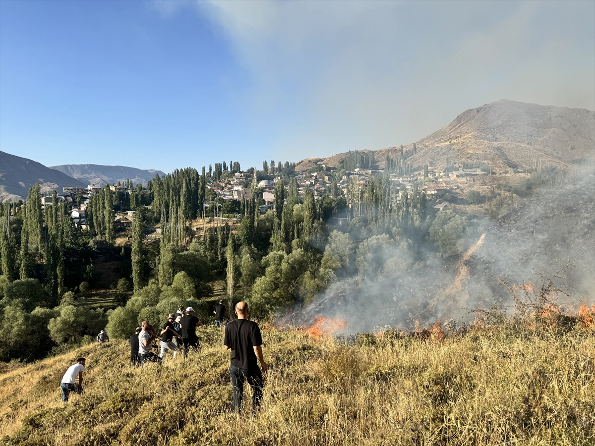 Erzurum'da çıkan örtü yangını söndürüldü