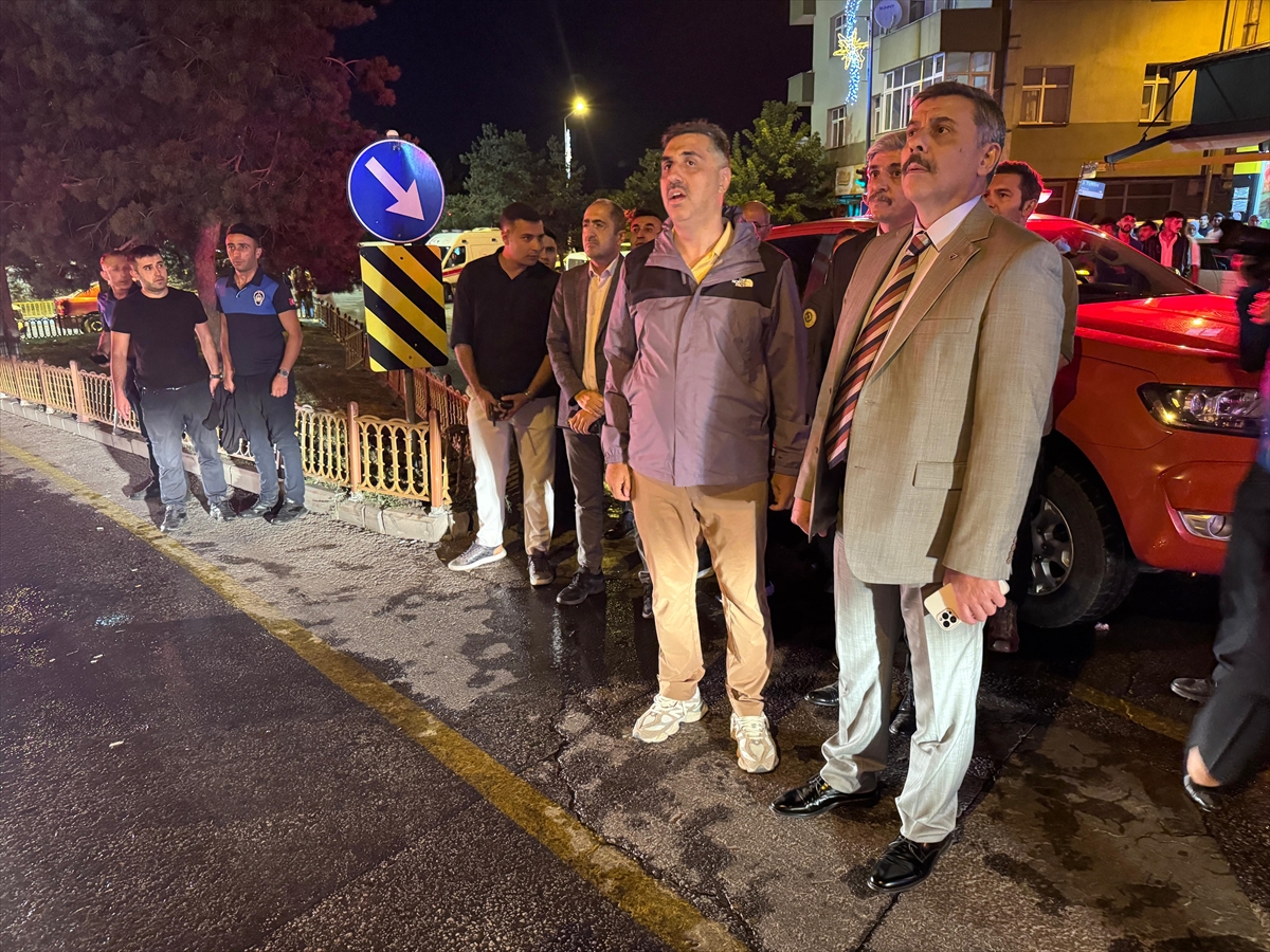 Erzurum'da restoranda çıkan yangın yandaki binaların çatısına sıçradı