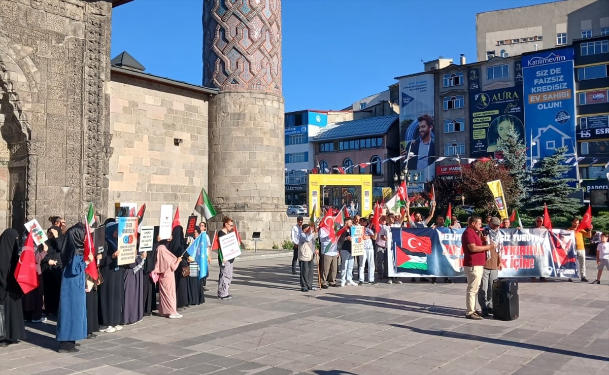 Erzurum'da sağlık çalışanları Gazze için yürüyüşlerini 93. haftada da sürdürdü
