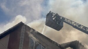 İSTANBUL (AA) – Esenler'de 5 katlı binada başlayan ve bitişiğindeki